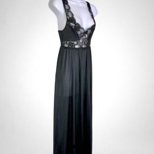 *MUST BUNDLE FOR 5+ ITEMS*VTG BLACK SEMI-SHEER NYLON GOWN PLUNGING LACE BODICE S